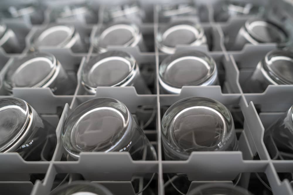 full glasswasher close up